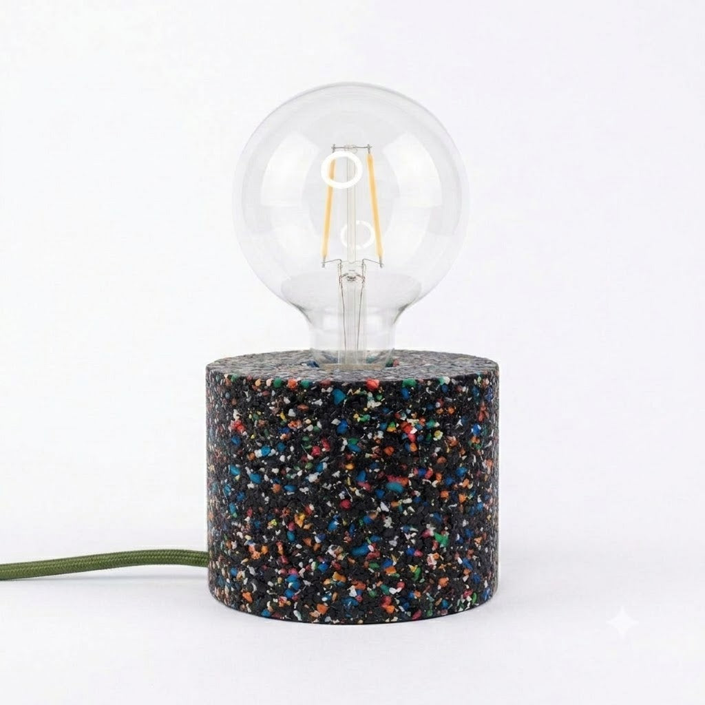 Lampada cilindrica nera con cavo verde oliva