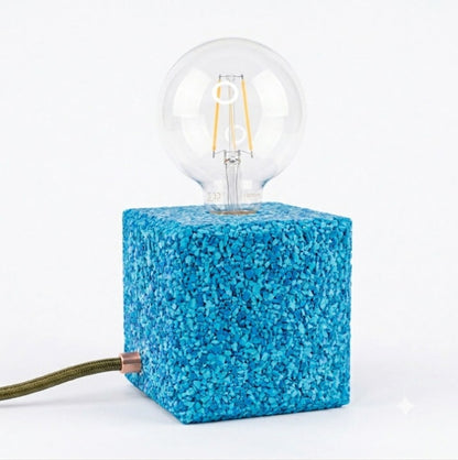 Lampada cubo blu con cavo verde oliva