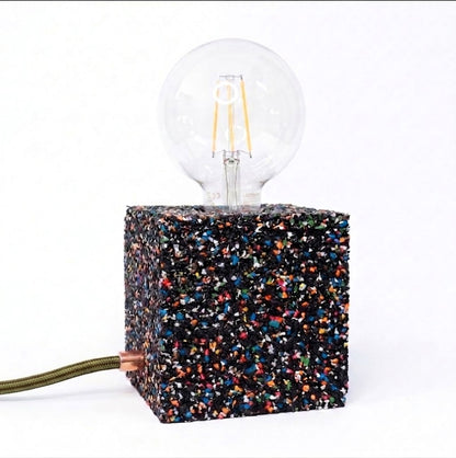 Lampada cubo nera con cavo verde oliva