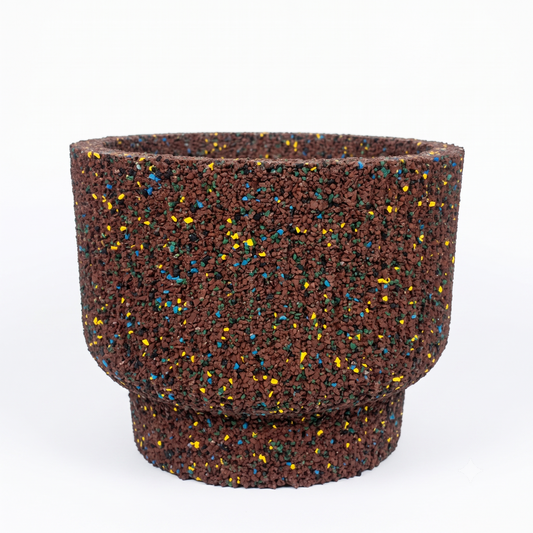 Vaso tondo con base rialzata in gomma riciclata, colore terra