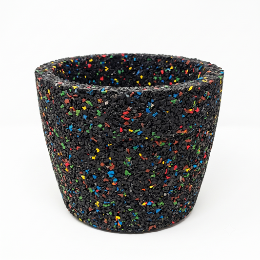 Vaso conico in gomma riciclata da pneumatici, colore nero